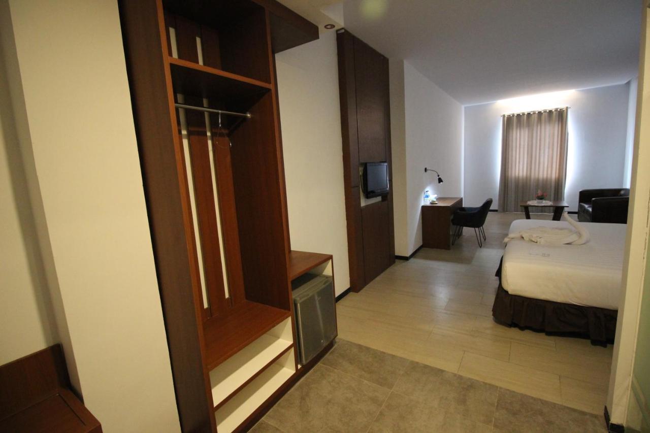 Xtra Hotel Bengkulu Exterior photo