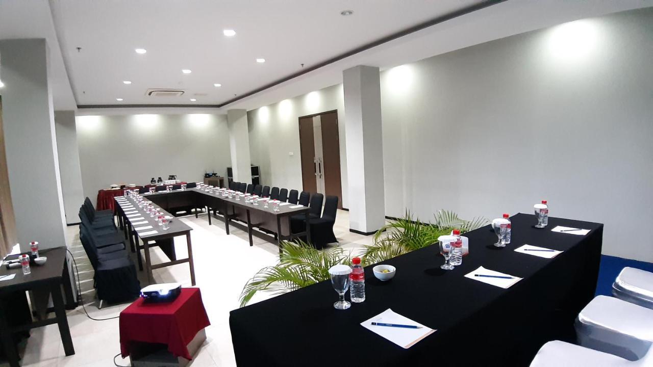 Xtra Hotel Bengkulu Exterior photo