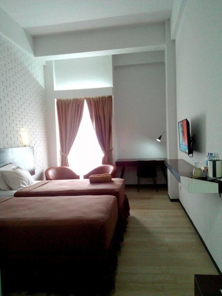 Xtra Hotel Bengkulu Exterior photo
