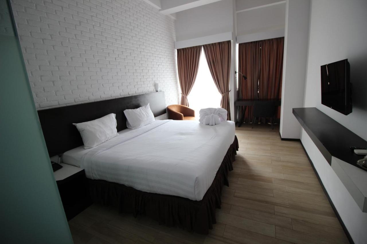 Xtra Hotel Bengkulu Exterior photo